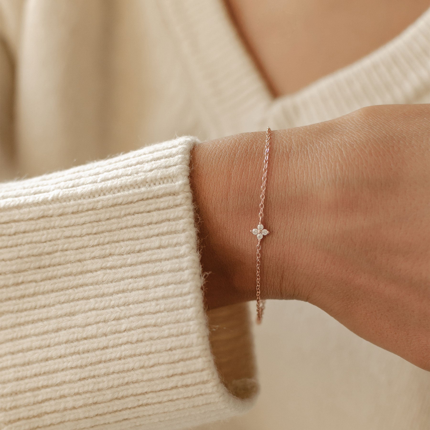 Daisy Pendant Chain Bracelet Sterling Silver Gold