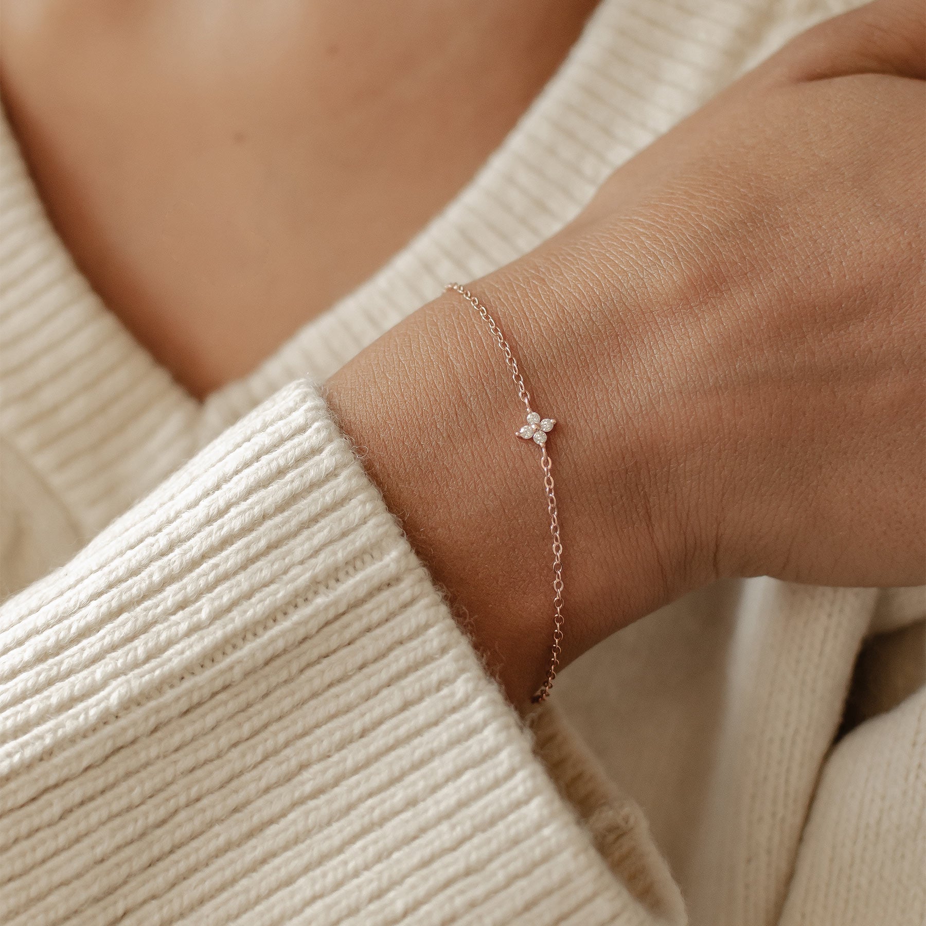 Daisy Pendant Chain Bracelet Sterling Silver Gold