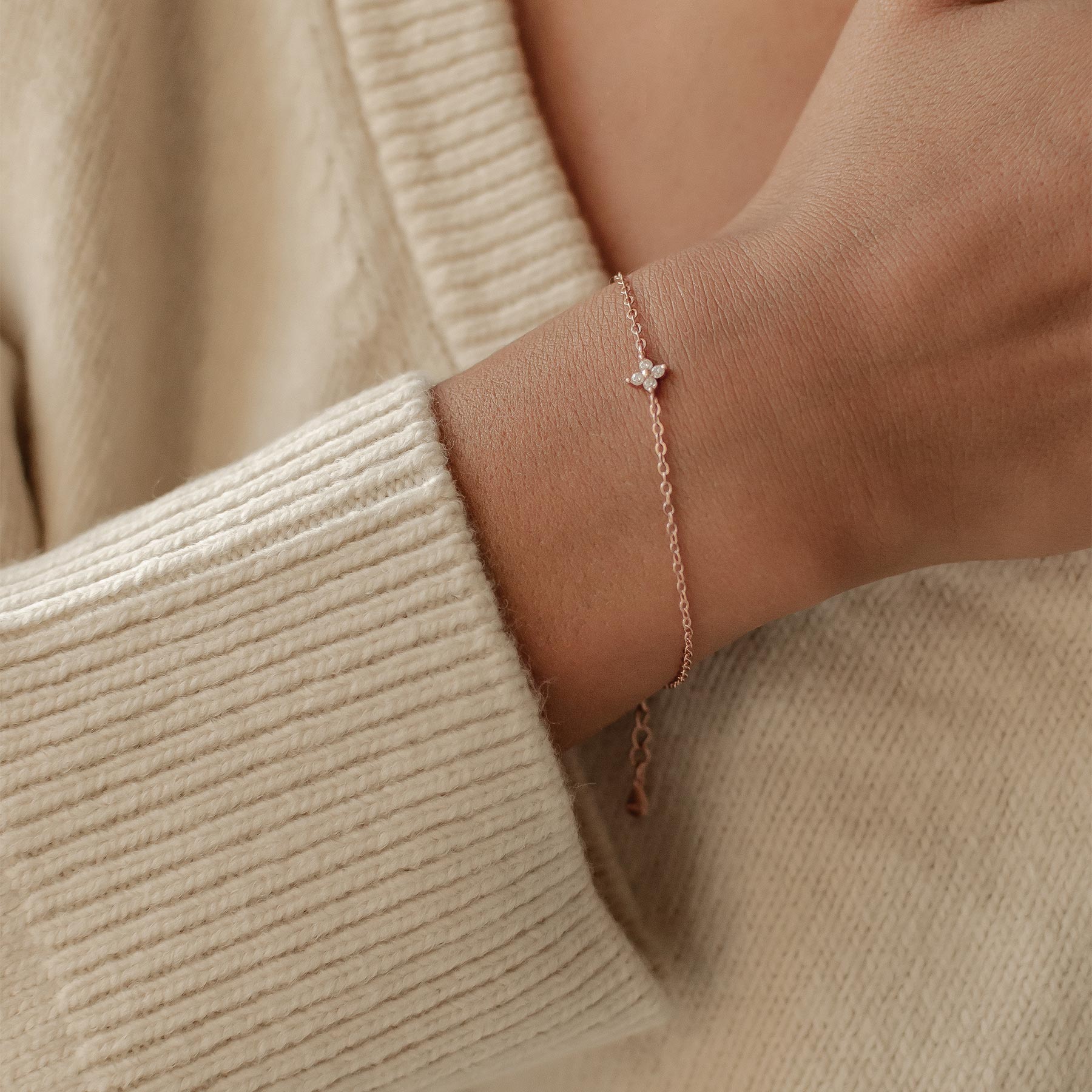 Daisy Pendant Chain Bracelet Sterling Silver Gold