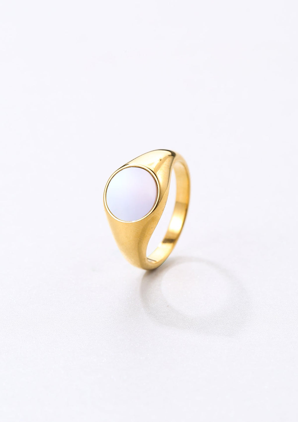 Circle Shell Signet Ring Gold